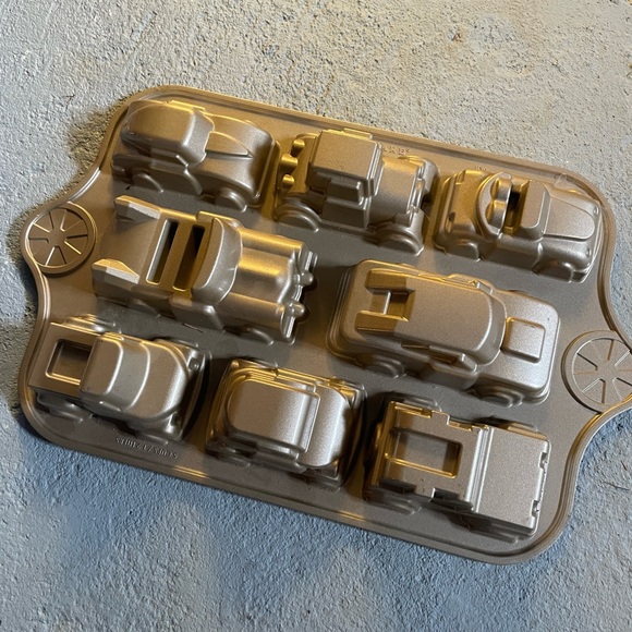 William Sonoma Car Cake Pan - Picture 2 of 2